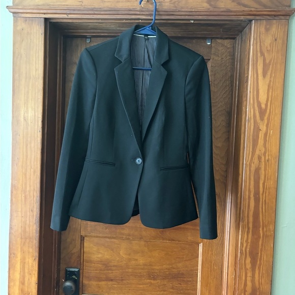 Express Black Blazer with Notched Lapels and Fitted Silhouette - Picture 1 of 6